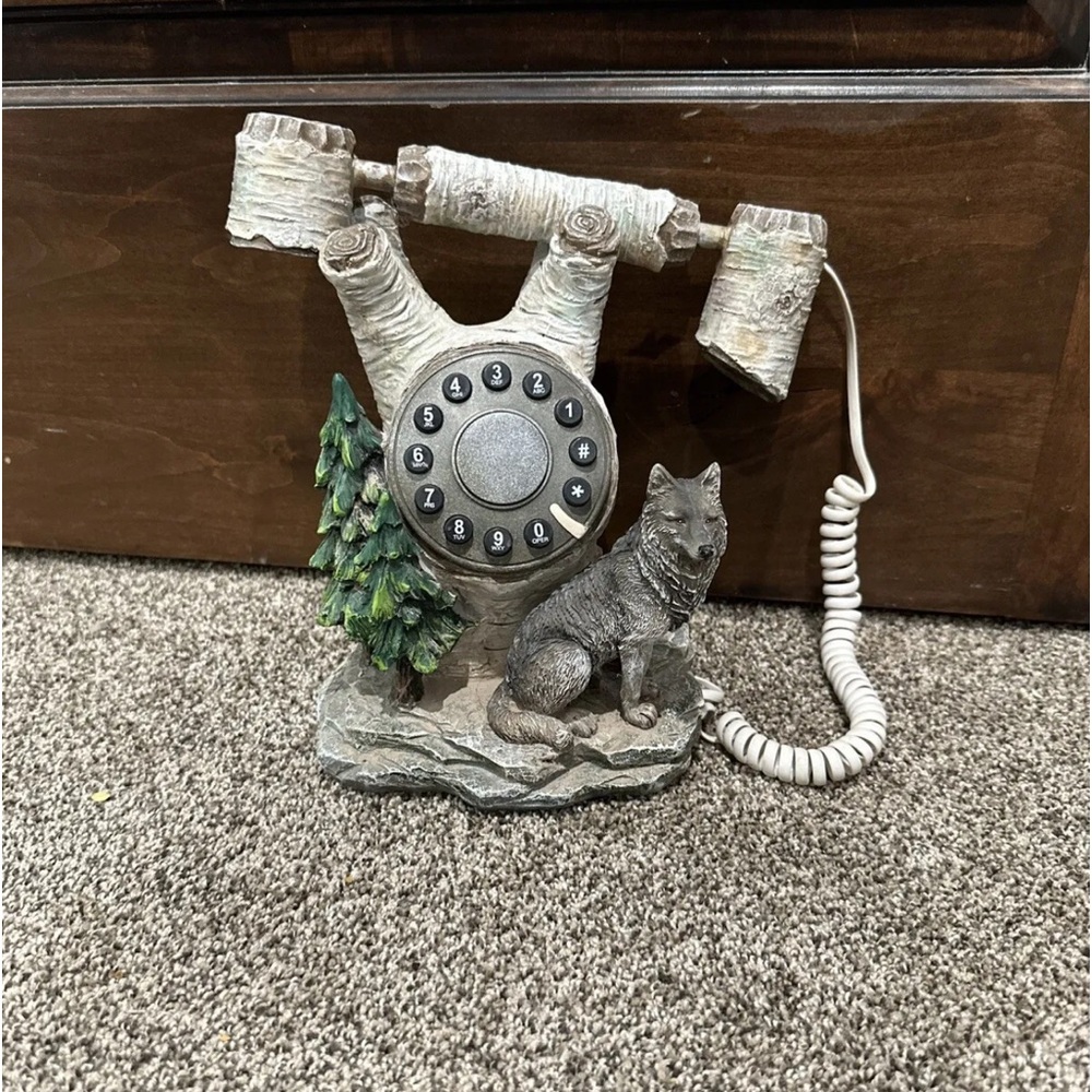 Vintage Wolf  Novelty Telephone Sculpture Art Collector’s Item Push Button